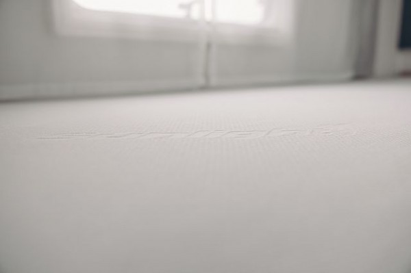 Fitted sheet for lengthwise single bed