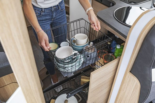 Paniers coulissants pour cuisine comprenant deux paniers métalliques avec tapis antidérapant